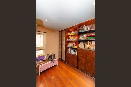 Casa à venda com 622m², 5 quartos e 5 vagas Casa à venda com 622m², 5 quartos e 5 vagasSala 4