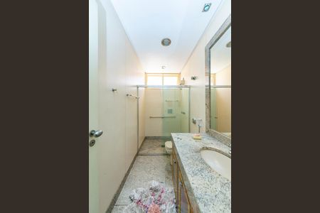 Casa à venda com 622m², 5 quartos e 5 vagas Casa à venda com 622m², 5 quartos e 5 vagasBanheiro da Suíte 3