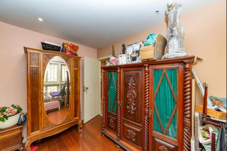 Casa à venda com 622m², 5 quartos e 5 vagas Casa à venda com 622m², 5 quartos e 5 vagasSala 4