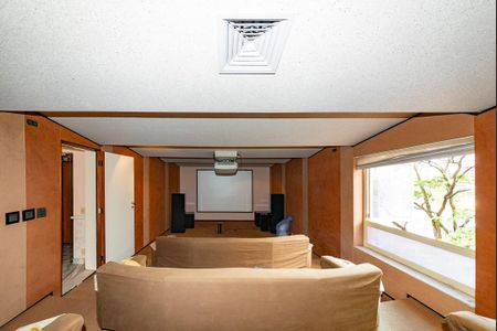 Casa à venda com 622m², 5 quartos e 5 vagas Casa à venda com 622m², 5 quartos e 5 vagasCinema