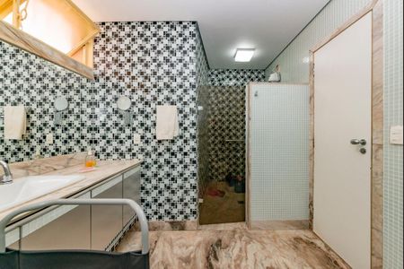 Casa à venda com 622m², 5 quartos e 5 vagas Casa à venda com 622m², 5 quartos e 5 vagasBanheiro Social