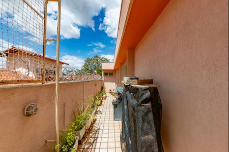 Casa à venda com 622m², 5 quartos e 5 vagas Casa à venda com 622m², 5 quartos e 5 vagasQuintal