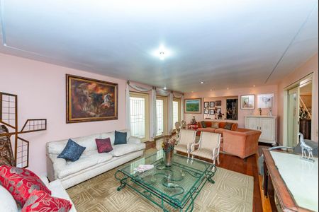 Casa à venda com 622m², 5 quartos e 5 vagas Casa à venda com 622m², 5 quartos e 5 vagasSala 1