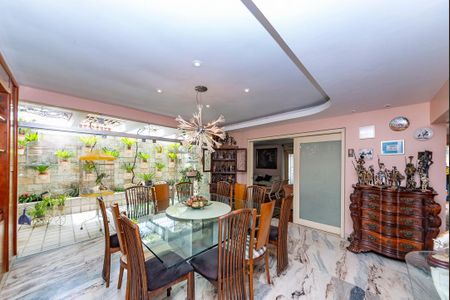 Casa à venda com 622m², 5 quartos e 5 vagas Casa à venda com 622m², 5 quartos e 5 vagasSala 2