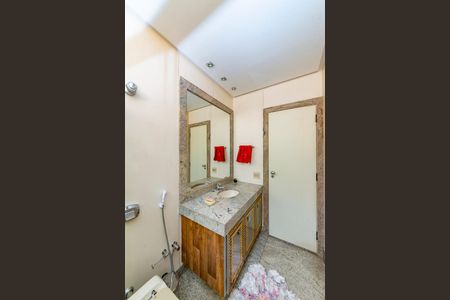 Casa à venda com 622m², 5 quartos e 5 vagas Casa à venda com 622m², 5 quartos e 5 vagasBanheiro da Suíte 3