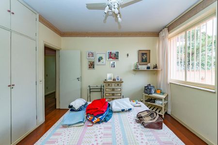 Casa à venda com 622m², 5 quartos e 5 vagas Casa à venda com 622m², 5 quartos e 5 vagasQuarto 4