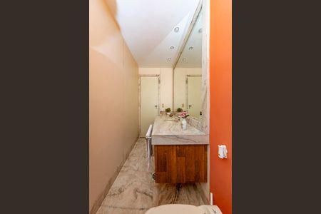 Casa à venda com 622m², 5 quartos e 5 vagas Casa à venda com 622m², 5 quartos e 5 vagasLavabo