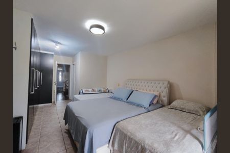 Casa de condomínio para alugar com 220m², 3 quartos e 2 vagasSuíte 1