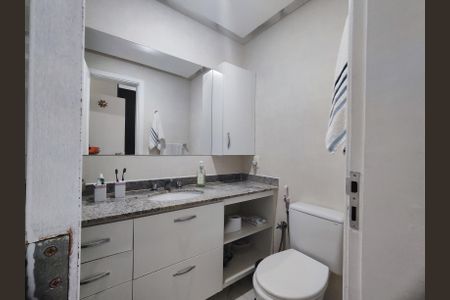 Casa de condomínio para alugar com 220m², 3 quartos e 2 vagasBanheiro da Suíte 1