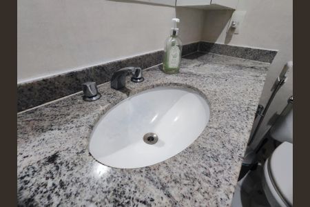 Casa de condomínio para alugar com 220m², 3 quartos e 2 vagasBanheiro da Suíte 1