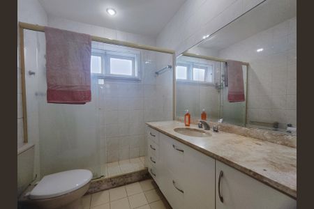 Casa de condomínio para alugar com 220m², 3 quartos e 2 vagasBanheiro da Suíte 2