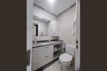 Casa de condomínio para alugar com 220m², 3 quartos e 2 vagasBanheiro da Suíte 1