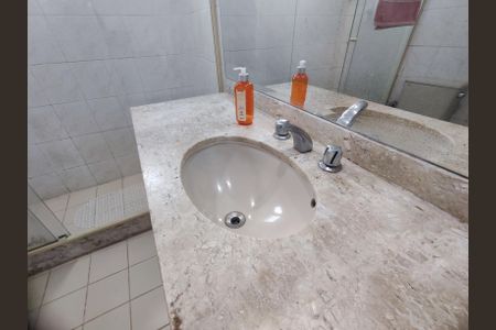 Casa de condomínio para alugar com 220m², 3 quartos e 2 vagasBanheiro da Suíte 2