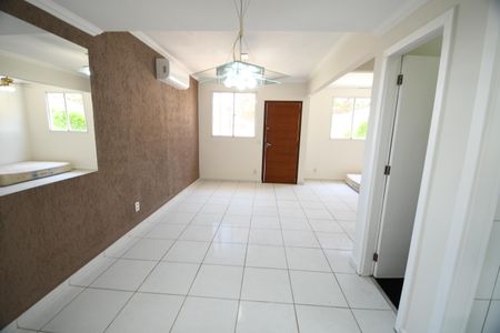 Casa de condomínio à venda com 78m², 3 quartos e 2 vagasSala