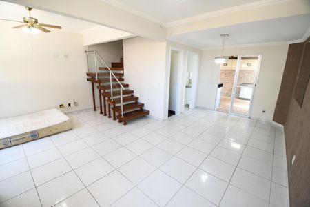 Sala de casa de condomínio à venda com 3 quartos, 78m² em Fazenda Santa Cândida, Campinas