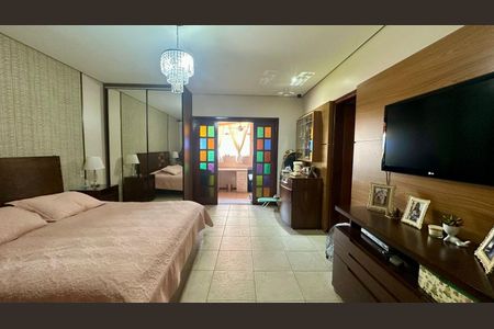 Casa à venda com 315m², 6 quartos e 2 vagasQuarto 