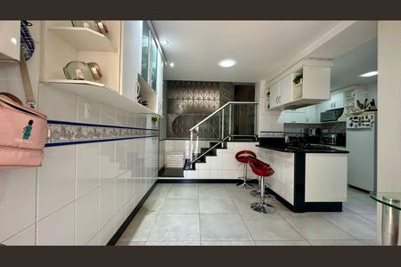 Casa à venda com 315m², 6 quartos e 2 vagasCozinha 