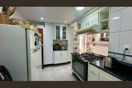 Casa à venda com 315m², 6 quartos e 2 vagasCozinha 