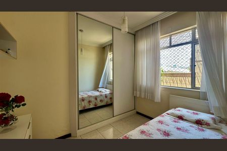 Casa à venda com 315m², 6 quartos e 2 vagasQuarto 