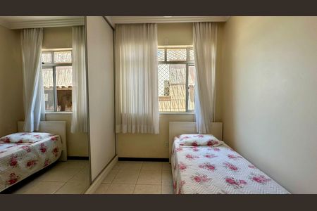 Casa à venda com 315m², 6 quartos e 2 vagasQuarto 