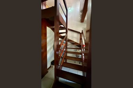 Casa à venda com 315m², 6 quartos e 2 vagasEscadas 