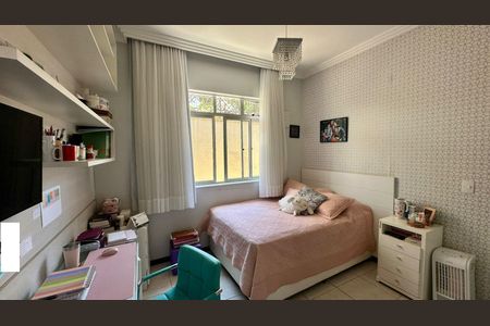 Casa à venda com 315m², 6 quartos e 2 vagasQuarto 