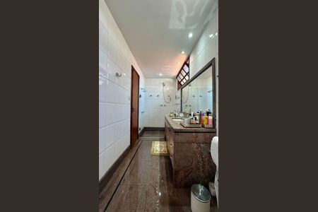 Casa à venda com 315m², 6 quartos e 2 vagasBanheiro 