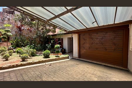 Casa à venda com 315m², 6 quartos e 2 vagasFrente da casa