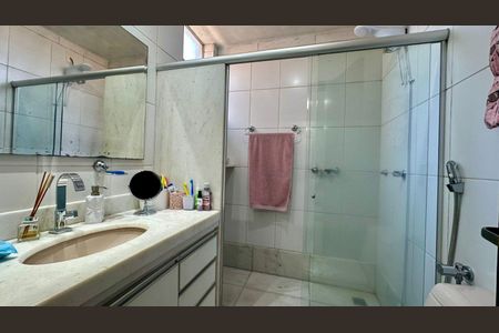 Casa à venda com 315m², 6 quartos e 2 vagasBanheiro 