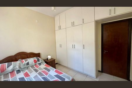 Casa à venda com 315m², 6 quartos e 2 vagasQuarto 
