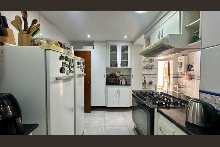 Casa à venda com 315m², 6 quartos e 2 vagasCozinha 