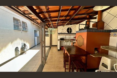 Casa à venda com 315m², 6 quartos e 2 vagasEspaço Gourmet