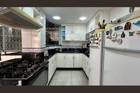 Casa à venda com 315m², 6 quartos e 2 vagasCozinha 