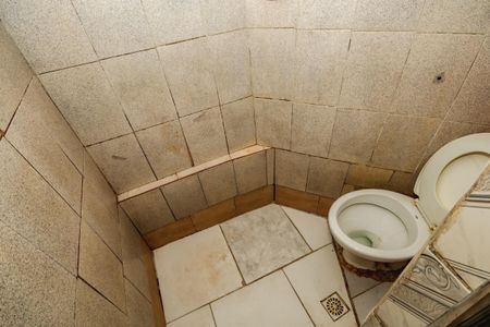 Casa à venda com 360m², 8 quartos e 4 vagasCasa 2 - Banheiro 