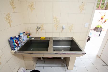 Casa à venda com 254m², 3 quartos e 2 vagas Casa à venda com 254m², 3 quartos e 2 vagaslavanderia