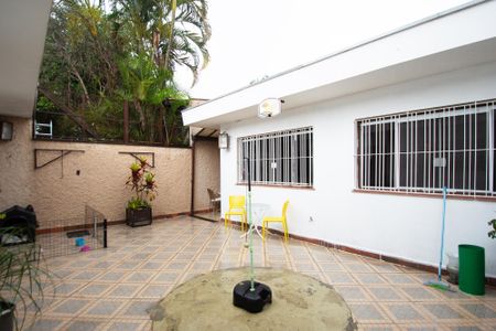 Casa à venda com 254m², 3 quartos e 2 vagas Casa à venda com 254m², 3 quartos e 2 vagasquintal e churrasqueira