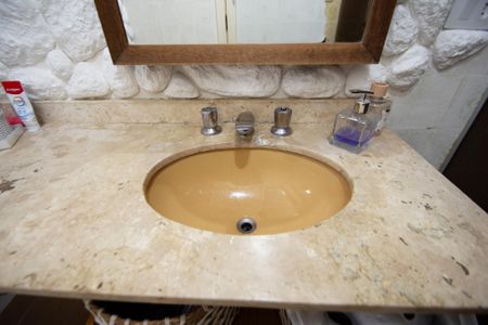 Casa à venda com 254m², 3 quartos e 2 vagas Casa à venda com 254m², 3 quartos e 2 vagasbanheiro corredor