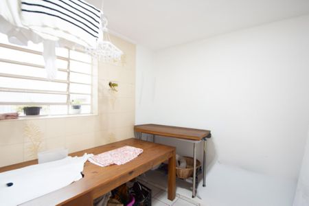 Casa à venda com 254m², 3 quartos e 2 vagas Casa à venda com 254m², 3 quartos e 2 vagaslavanderia