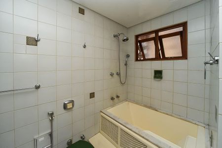 Apartamento à venda com 112m², 3 quartos e 1 vaga Apartamento à venda com 112m², 3 quartos e 1 vagaBanheiro da Suíte