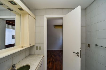 Apartamento à venda com 112m², 3 quartos e 1 vaga Apartamento à venda com 112m², 3 quartos e 1 vagaBanheiro da Suíte