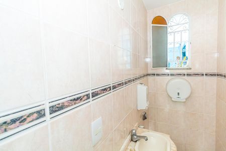 Casa para alugar com 435m², 4 quartos e 5 vagasBanheiro 2