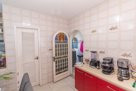 Casa para alugar com 435m², 4 quartos e 5 vagasCozinha e Área de Serviço