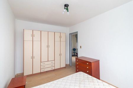 Quarto 2 de apartamento para alugar com 2 quartos, 47m² em Cristal, Porto Alegre