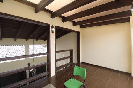 Casa à venda com 200m², 3 quartos e 2 vagasTerraço