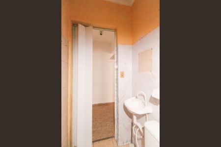 Banheiro Social de casa para alugar com 1 quarto, 65m² em Jardim Dona Deolinda, São Paulo