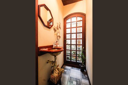 Casa para alugar com 300m², 6 quartos e 2 vagascasa 2 - Lavabo 