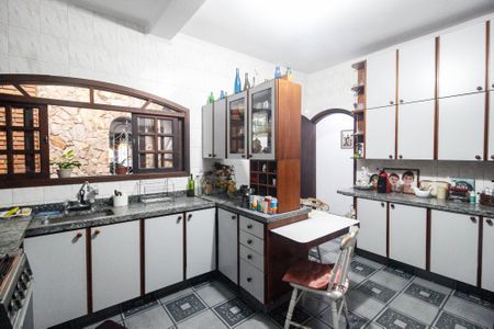 Casa para alugar com 300m², 6 quartos e 2 vagasCasa 2 - Cozinha 