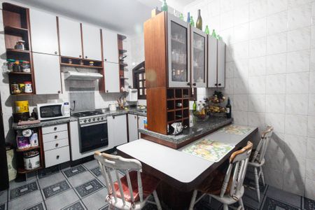 Casa para alugar com 300m², 6 quartos e 2 vagasCasa 2 - Cozinha 