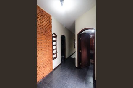 Casa para alugar com 300m², 6 quartos e 2 vagasCasa 2 - corredor