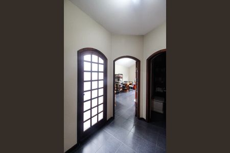 Casa para alugar com 300m², 6 quartos e 2 vagasCasa 2 - corredor